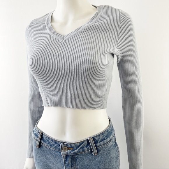 Brandy Melville Sweater Light Blue Cropped Long Sleeve V-Neck One Size - Picture 5 of 11